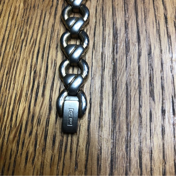 Perry Ellis ladies two toned dress watch with beautiful heart shaped metal band - Picture 9 of 9